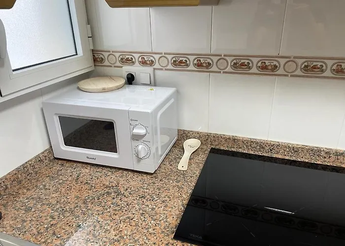 Calle Paralela Estocolmo 1, Two Bedrooms Near Locos And Consum Supermarket *