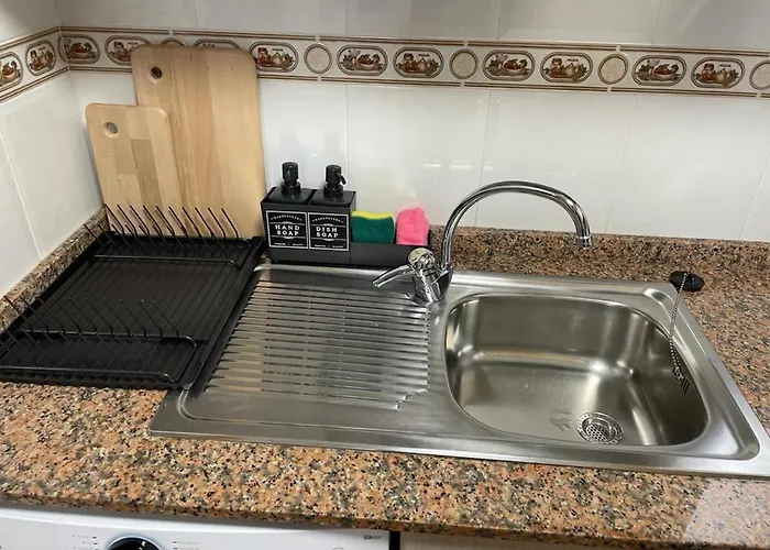 Calle Paralela Estocolmo 1, Two Bedrooms Near Locos And Consum Supermarket