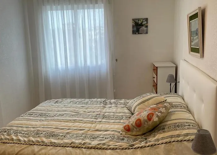 Apartment Calle Paralela Estocolmo 1, Two Bedrooms Near Locos And Consum Supermarket