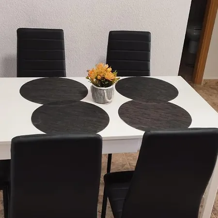 Apartment Calle Paralela Estocolmo 1, Two Bedrooms Near Locos And Consum Supermarket