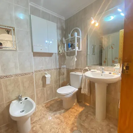 Calle Paralela Estocolmo 1, Two Bedrooms Near Locos And Consum Supermarket *